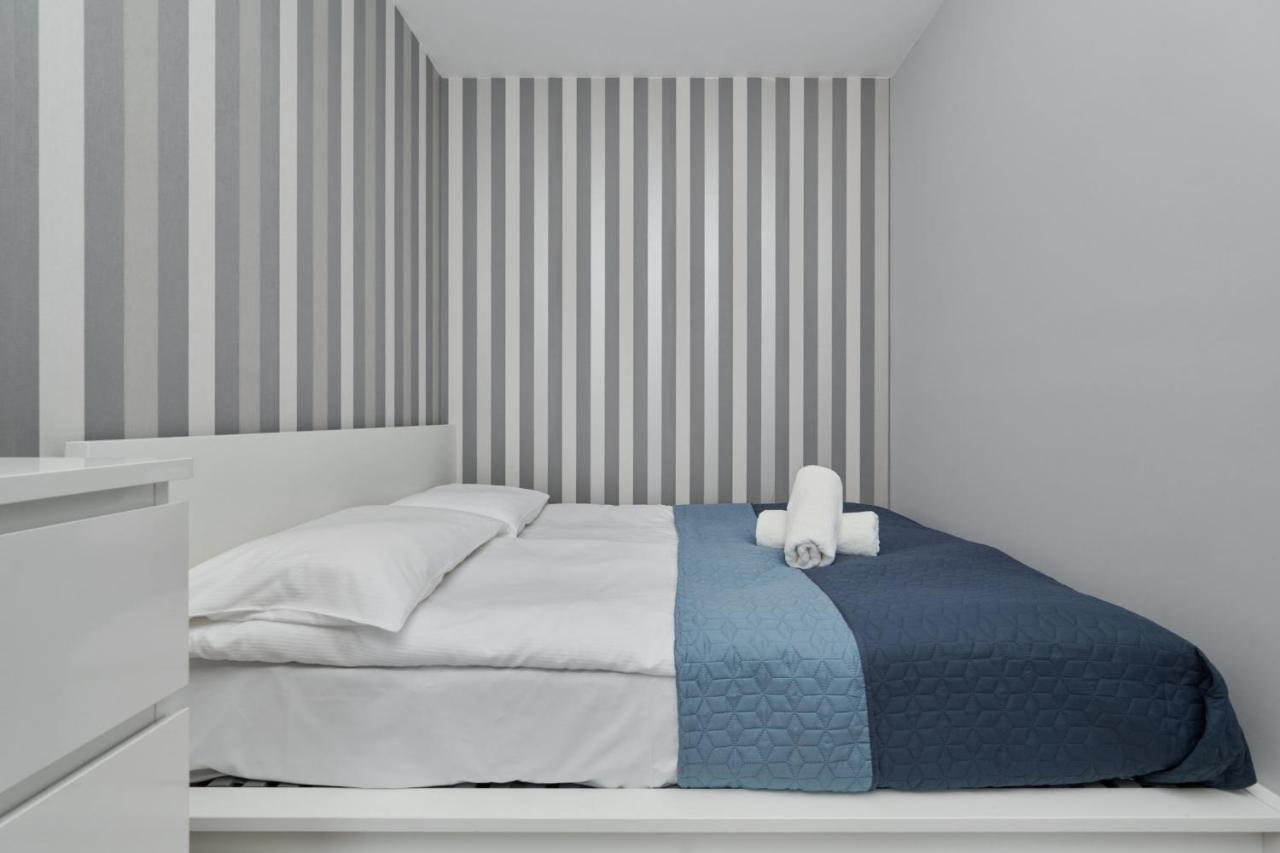 Modern Studio With Balcony For 4 Guests In Wroclaw By Noclegi Renters Luaran gambar