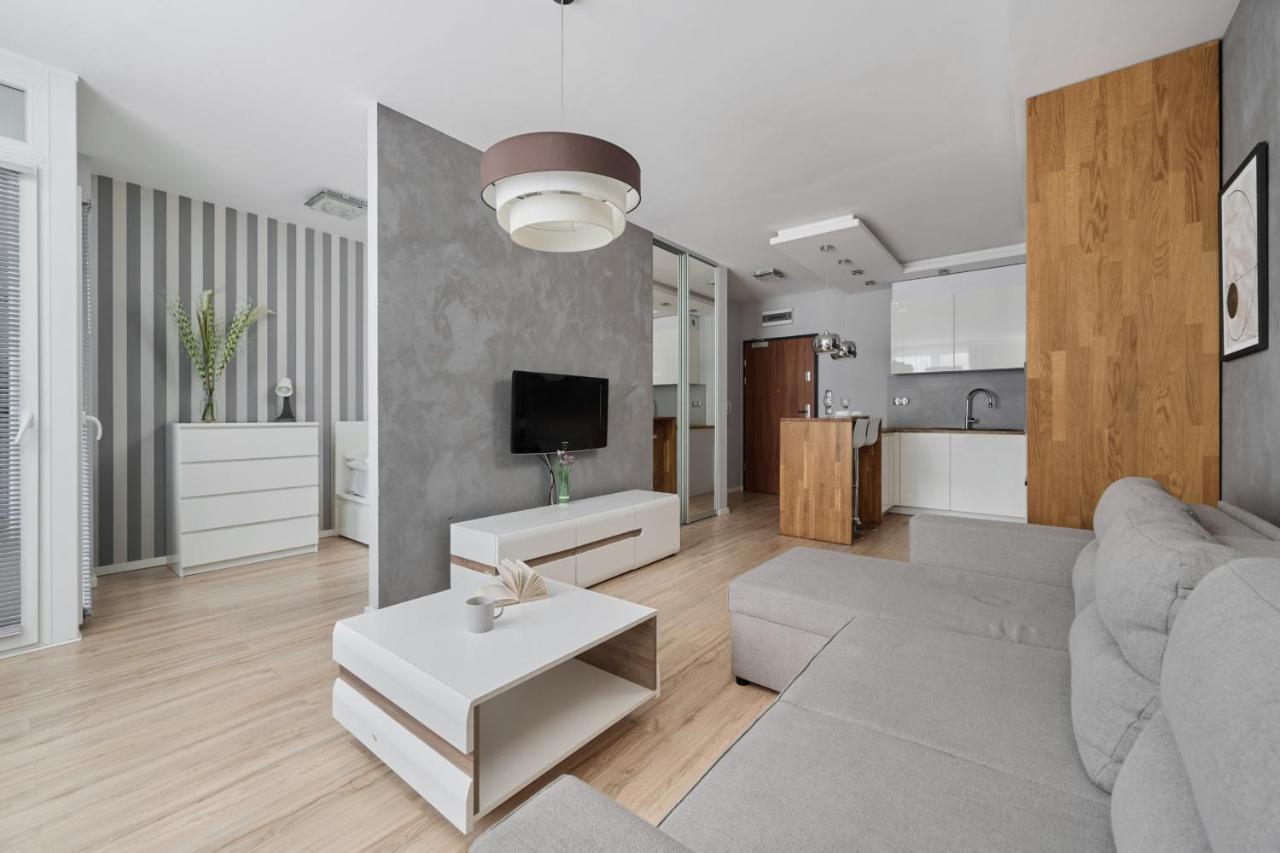 Modern Studio With Balcony For 4 Guests In Wroclaw By Noclegi Renters Luaran gambar