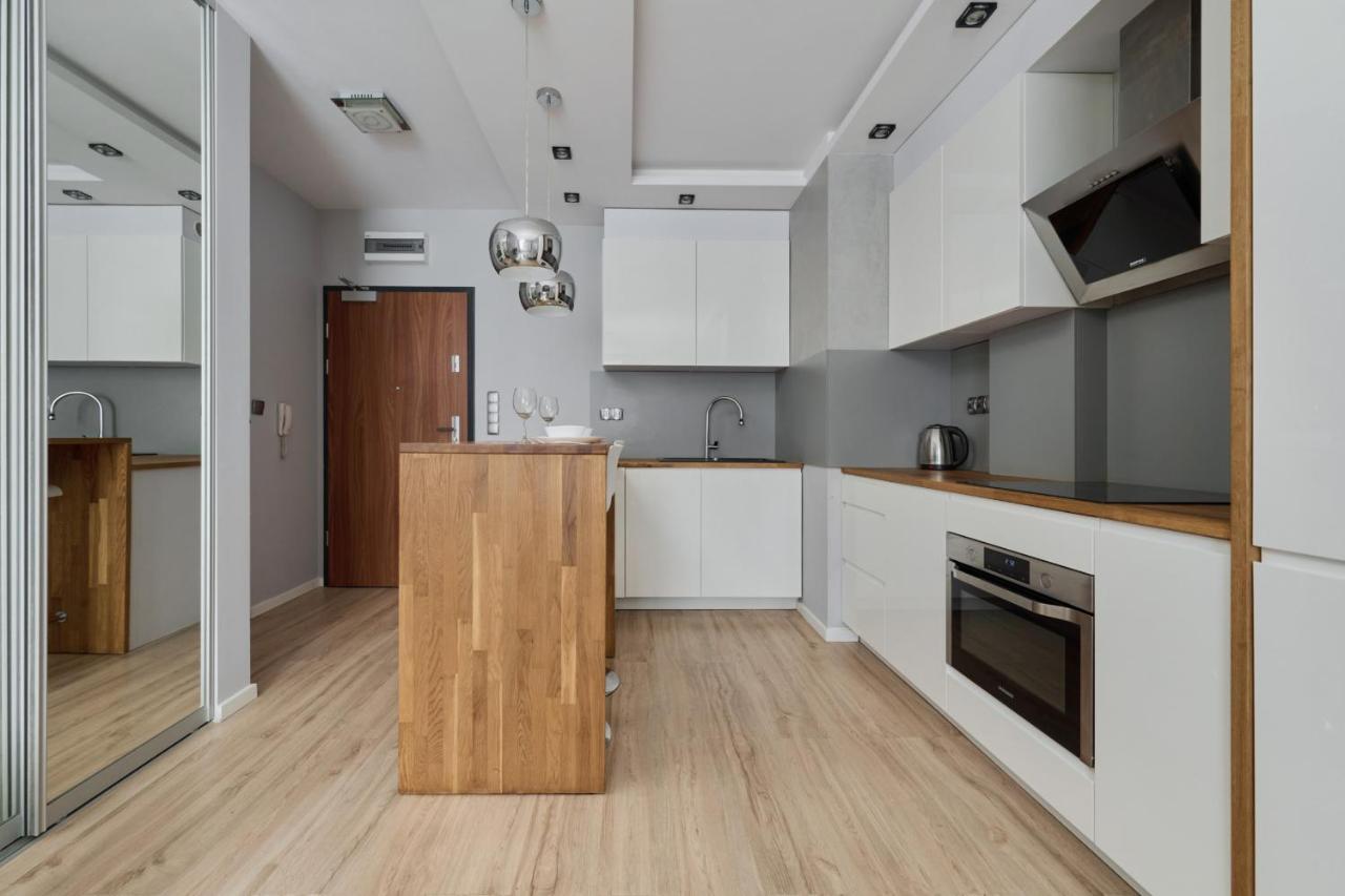 Modern Studio With Balcony For 4 Guests In Wroclaw By Noclegi Renters Luaran gambar