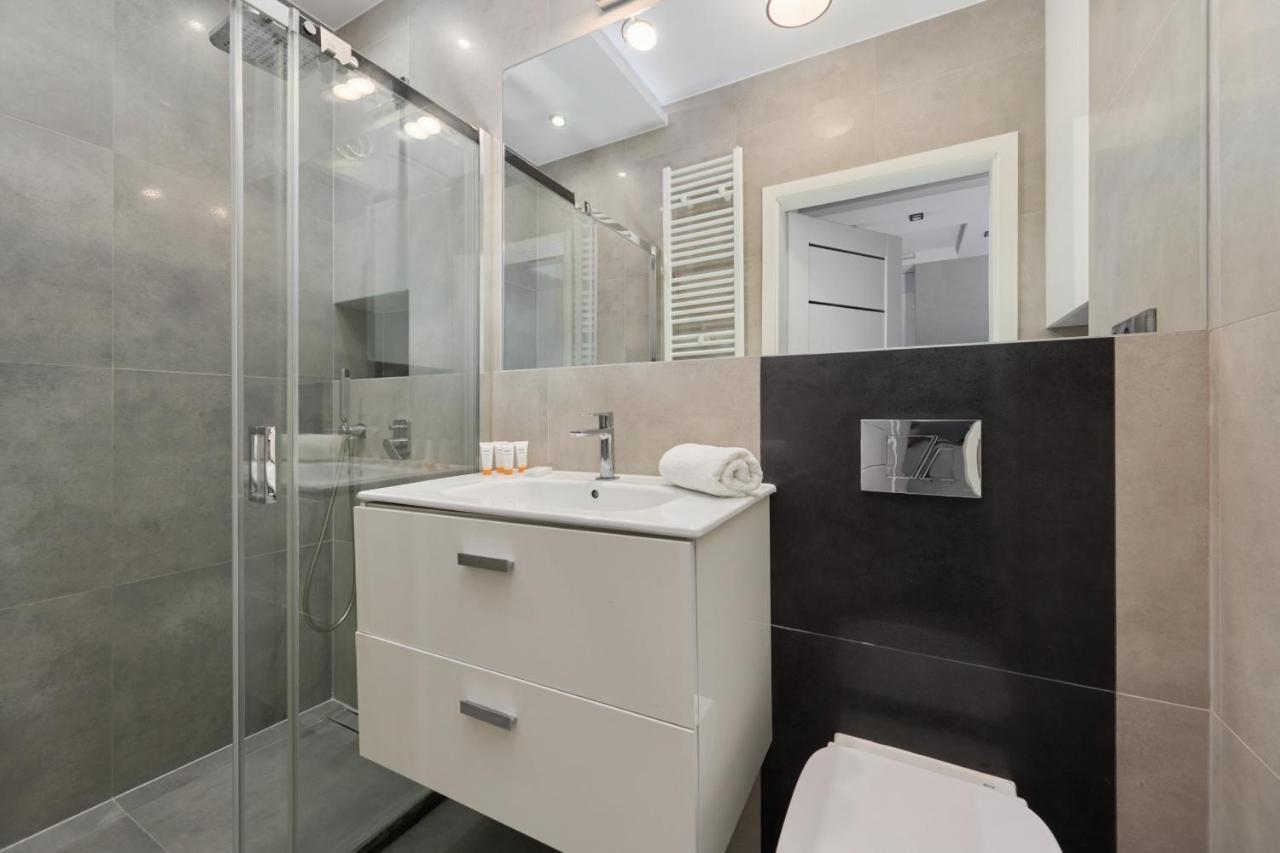 Modern Studio With Balcony For 4 Guests In Wroclaw By Noclegi Renters Luaran gambar