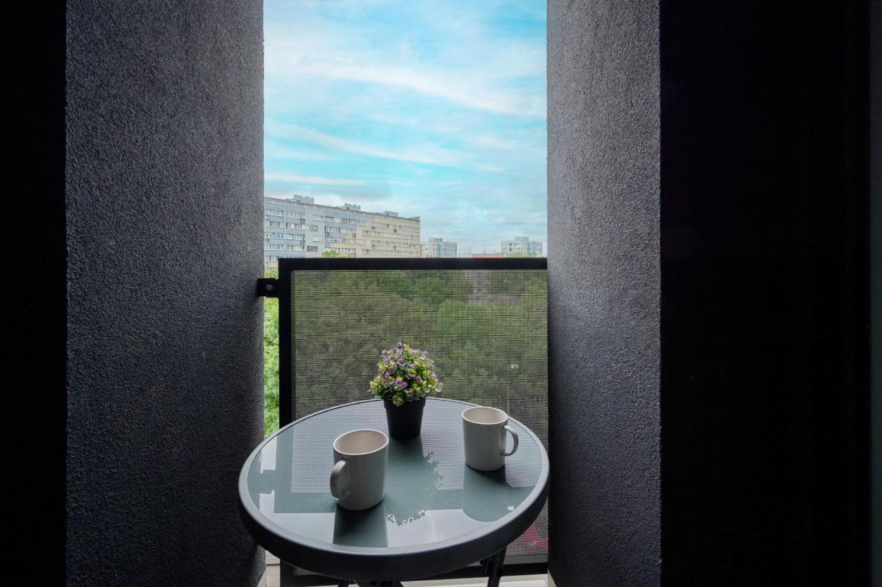 Modern Studio With Balcony For 4 Guests In Wroclaw By Noclegi Renters Luaran gambar